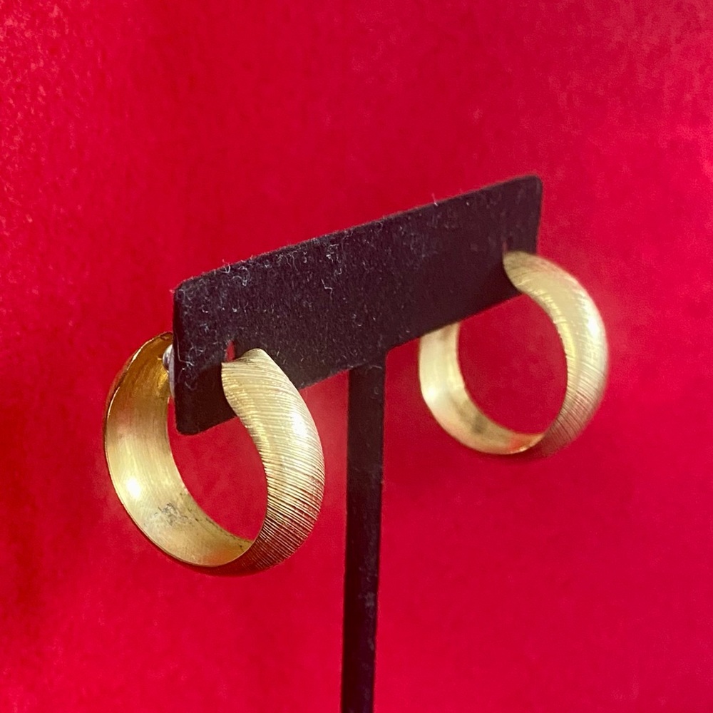 14k yellow gold textured hoops